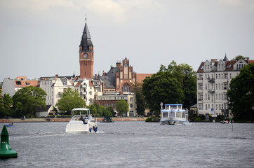 Köpenick Altstadt von der Dahme aus gesehen