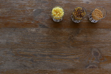 Pyłek kwiatowy, gorczyca, makaron © fotodrobik