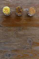 Pyłek kwiatowy, gorczyca, makaron © fotodrobik