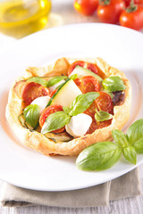 tomato quiche with mozzarella and basil