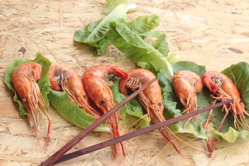 Barbecue grilled shrimp with green vegetables