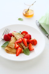 pancakes with fresh strawberries