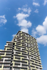 Fototapeta premium 幕張ベイタウンの高層マンションを望む都市景観