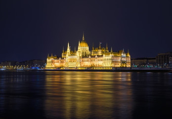 Fototapeta na wymiar Hungarian Parliament 