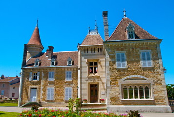 Fototapeta na wymiar mairie château ambronay ain