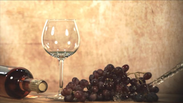 Water splashing on grapes