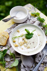 Cauliflower and pea soup