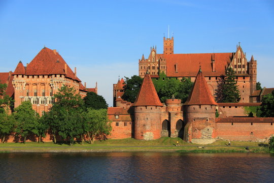 Castillo de Malbork, Polonia. Desde el r&iacute;o Nogat