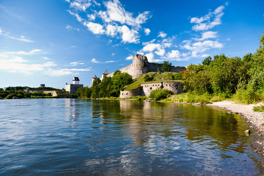 Two fortresses and river between (Ivangorod and Narva)