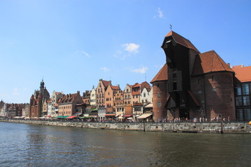 Ribera del Motlawa con la Grúa de Gdansk, Polonia