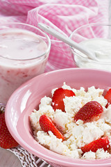Cottage cheese / Cottage cheese with strawberry, yogurt and sour cream for healthy breakfast