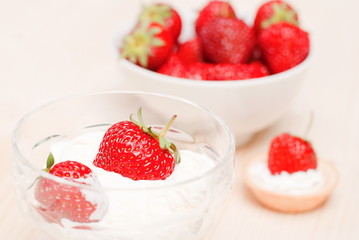 Tartlets with strawberry and cream close dishes with strawberrie