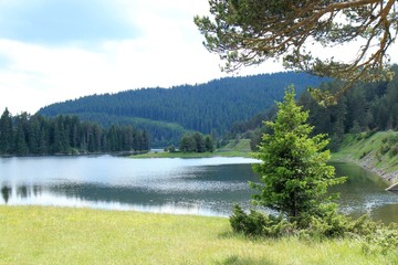 На берегу горного озера © dinar12