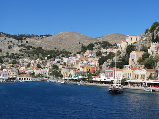 Fototapeta na wymiar Grèce - Ile de Symi - Port de la ville de Symi