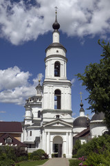 Fototapeta premium Собор с колокольней Черноостровского монастыря. Малоярославец.