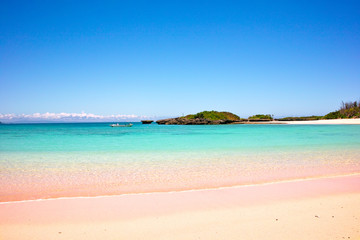 Fototapeta na wymiar 沖縄　離島のビーチ