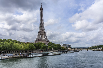 Plakat Tour Eiffel (Eiffel tower) from the Seine River. Paris. France.