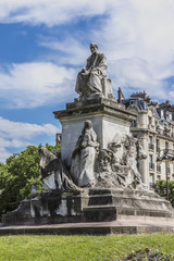 Fototapeta na wymiar Louis Pasteur monument (1904, sculptor Alexander Falguire) Paris