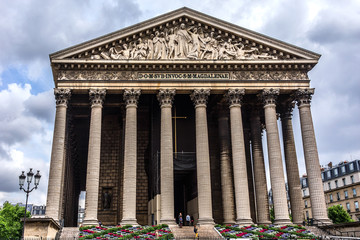 Obraz premium Eglise de la Madeleine - temple to glory of Napoleon army. Paris