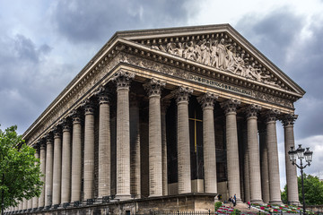 Obraz premium Eglise de la Madeleine - temple to glory of Napoleon army. Paris