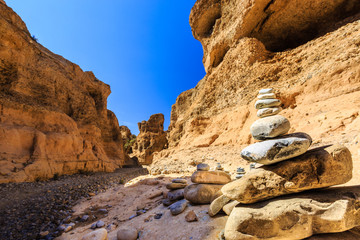 Des pierres empilées, des cairns, à Sesriem Canyon, Namib Naukluft Park