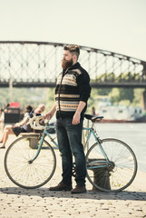 Obraz premium Trendy hipster young man with bycicle