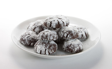 Cracked chocolate cookies with icing sugar