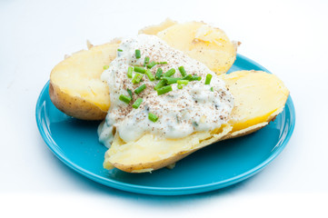 XXL Kartoffel an Frühlingsquark