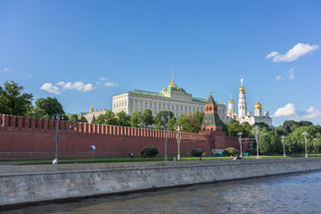Obraz premium he Moscow Kremlin and Moscow river. Kremlin embankment in Moscow