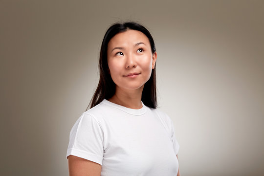 Portrait of young asian woman, looking to the right corner