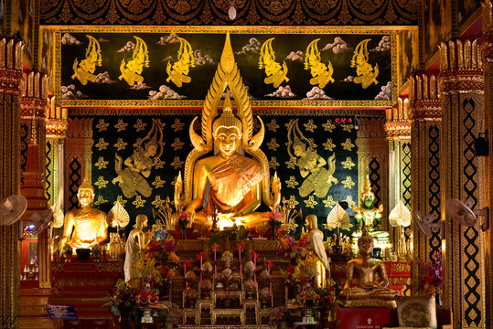 Faith gaze  the Buddha in the temple  