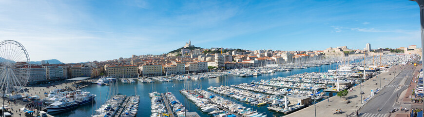 Fototapeta na wymiar Panorama - Le Vieux Port De Marseille