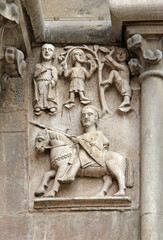 cavakiere e altre figure; bassorilievo del duomo di Fidenza
