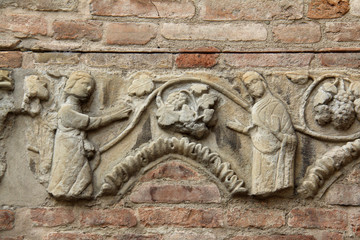 Annunciazione; bassorilievo del Duomo di Fidenza