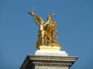 Fototapeta na wymiar Pont Alexandre III, Skulptur