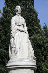 Fototapeta premium Standbild Großherzogin Alexandrine im Schweriner Schlossgarten