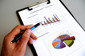 Dokumente und Unterlagen mit Stift