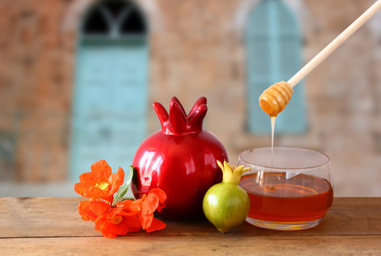 rosh hashanah (jewesh holiday) concept - honey pomegranate