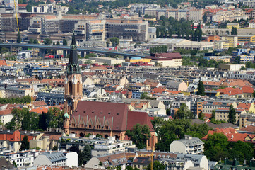 Blick über Wien mit Kirche
