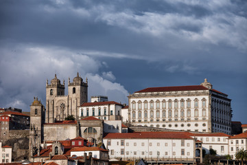 Fototapeta na wymiar Cathedral and Episcopal Palace in Porto