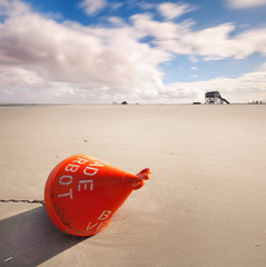 Boje am Sandstrand