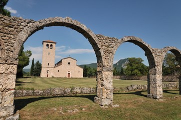 Fototapeta na wymiar Abbazia benedettina di San Vincenzo al Volturno