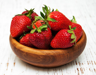 Bowl with strawberries