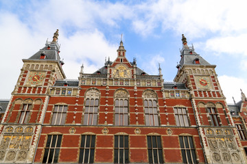 Fototapeta na wymiar gare centrale d'amsterdam
