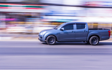 Obraz na płótnie Canvas pick-up Speeding in road