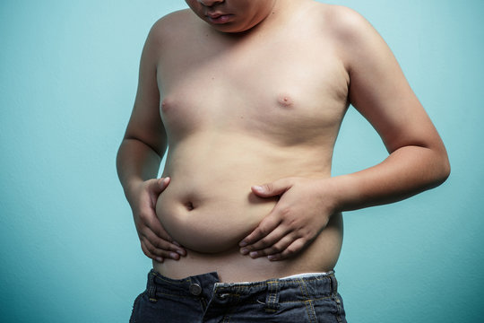 The size of stomach of children with overweight, Healthy and los