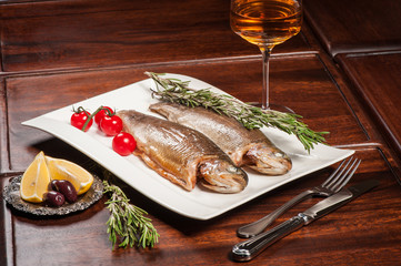 Grilled fish with white wine