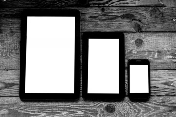 три планшета на старых досках