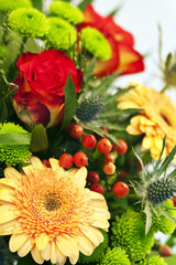 herbstlicher Blumenstrauß mit Gerbera