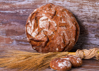 Roggen-Brot mit Roggen-Semmeln